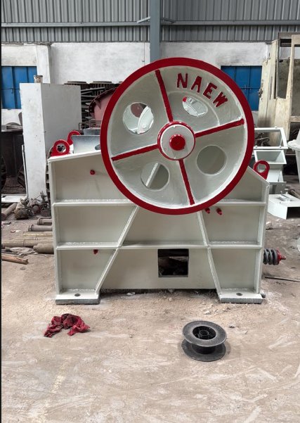 Jaw crusher NAEM branded flywheel